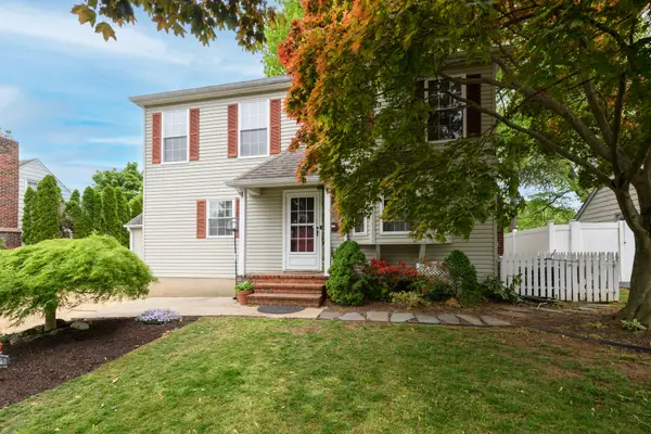 86 Robinson Place, Shrewsbury Boro, NJ 07702