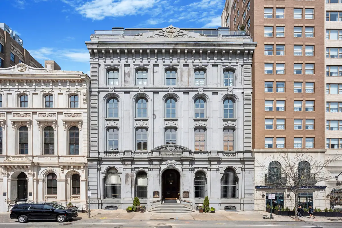 421 Chestnut St #402, Philadelphia, PA 19106 - #1