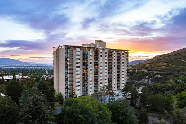 875 S Donner Way #305, Salt Lake City, UT 84108