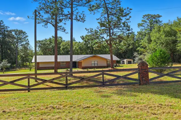 6000 Coy Burgess Loop, Defuniak Springs, FL 32435