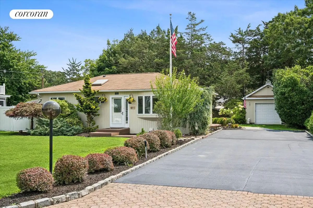 11 Bay Street, Center Moriches, NY 11934 - #1