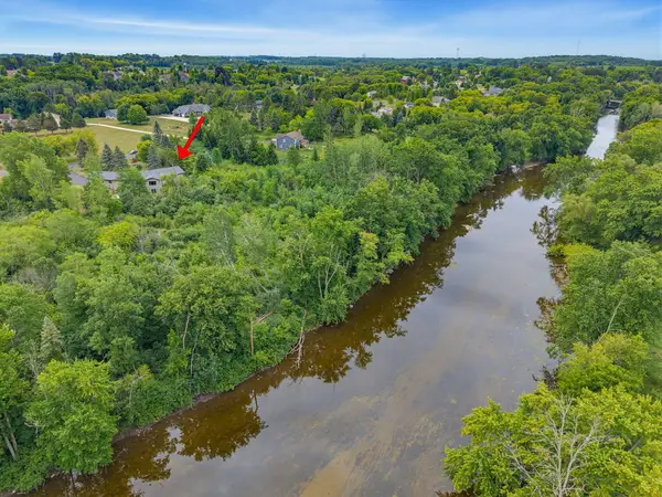 N5471 Loraine Dr, Fredonia, WI 53021