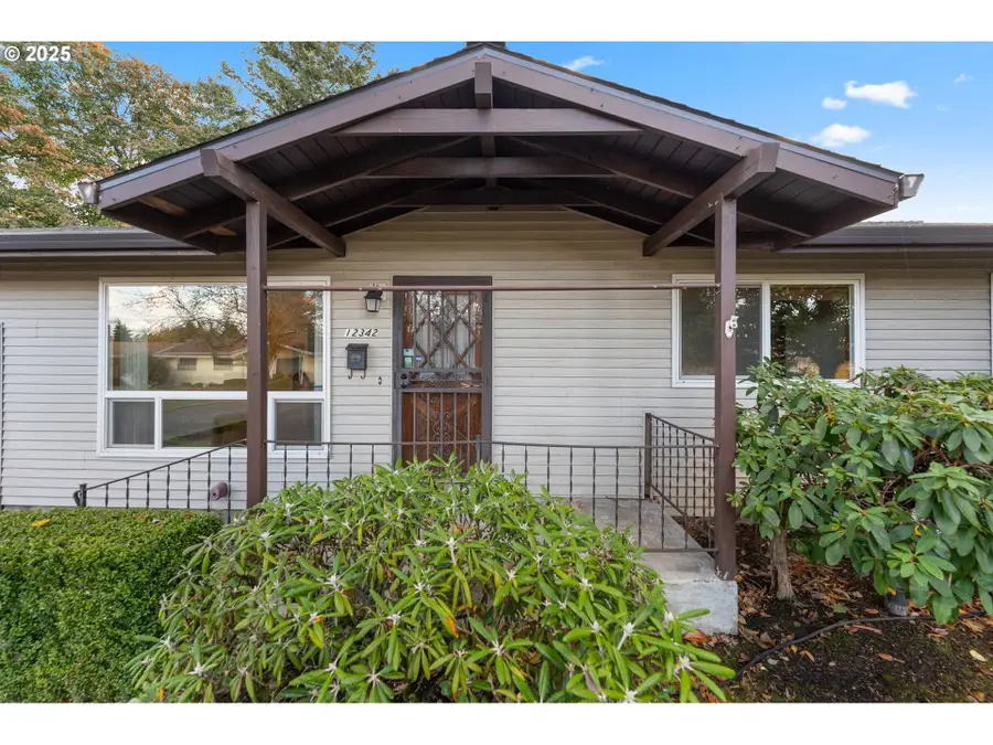 12342 NE Knott St, Portland, OR 97230 - Image #3