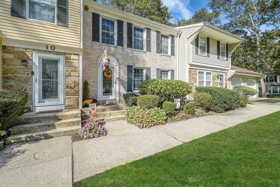 11 Bartlett Commons, Yaphank, NY 11980 - Image #2