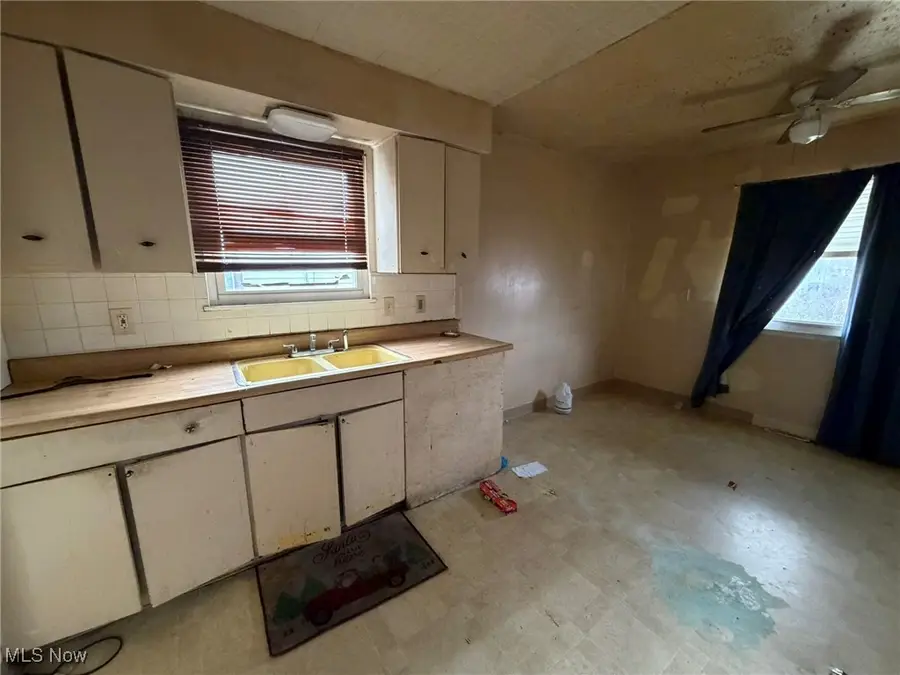 4549 Lee Road, Cleveland, OH 44128 - #2