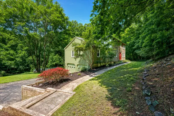 26 Mountain Laurel Lane, Newtown, CT 06482