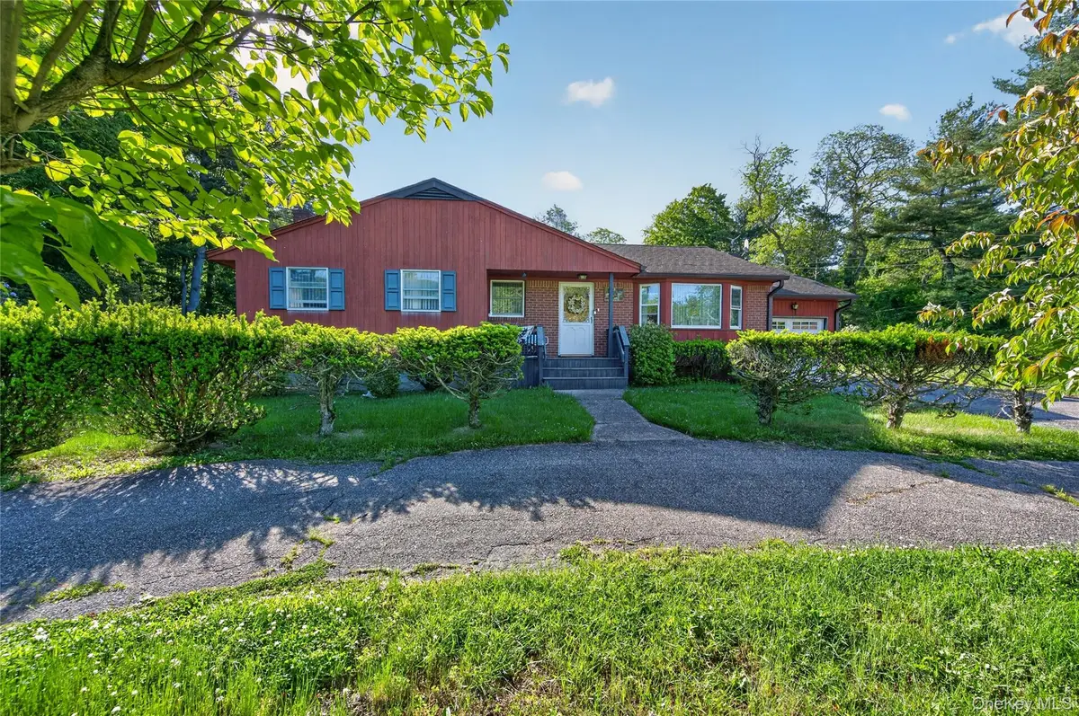 660 Washington Avenue, Plainview, NY 11803 - #1