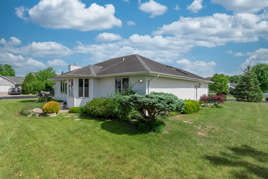 168 White Oak Ct, Union Grove, WI 53182 - #3