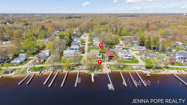 17542 Grand River Avenue, Spring Lake, MI 49456