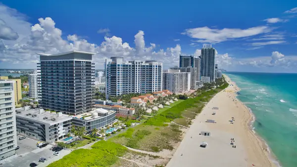 5875 Collins Ave #1008, Miami Beach, FL 33140