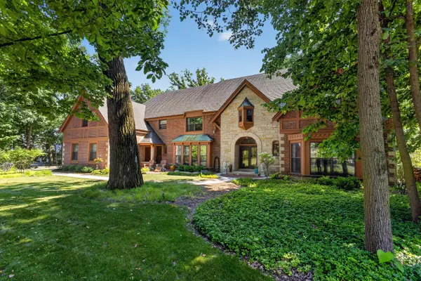 225 E Ravine Baye Rd, Bayside, WI 53217