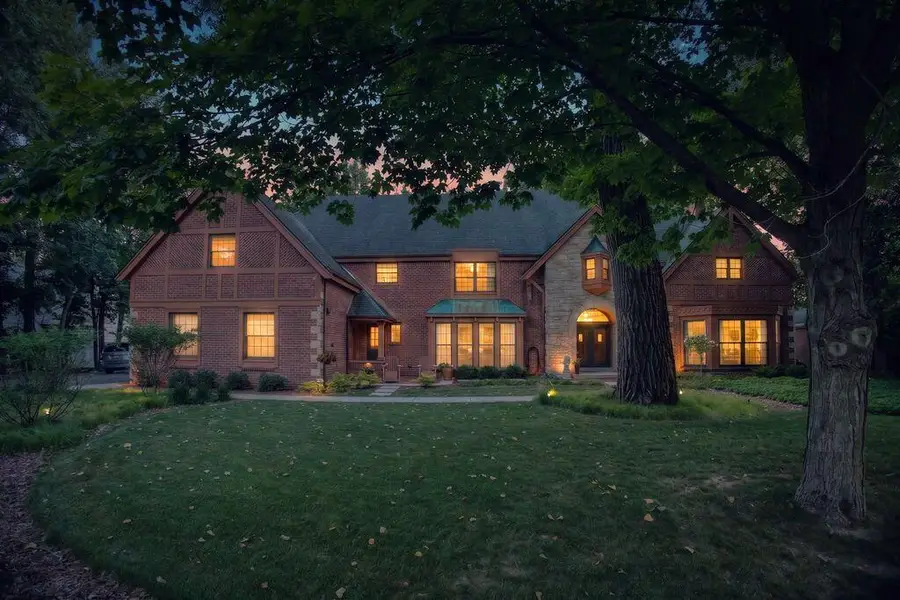 225 E Ravine Baye Rd, Bayside, WI 53217 - #2