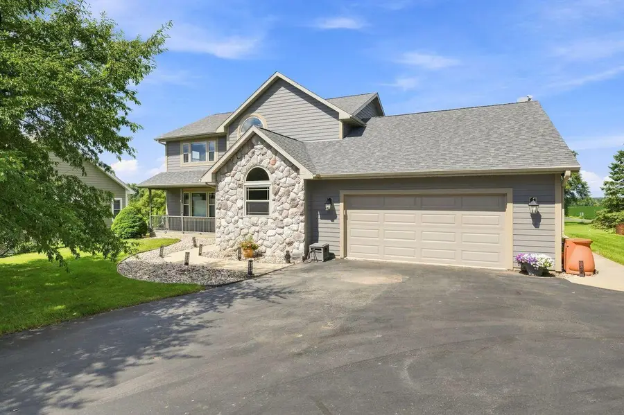 W4604 Pebble Dr, Lafayette, WI 53121 - #2