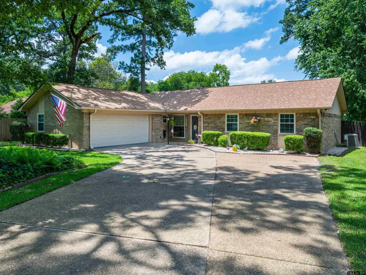 4922 Leaning Oaks Drive, Flint, TX 75762 - Image #1