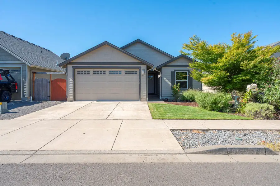 1665 SE Osoberry St, Dallas, OR 97338 - #2
