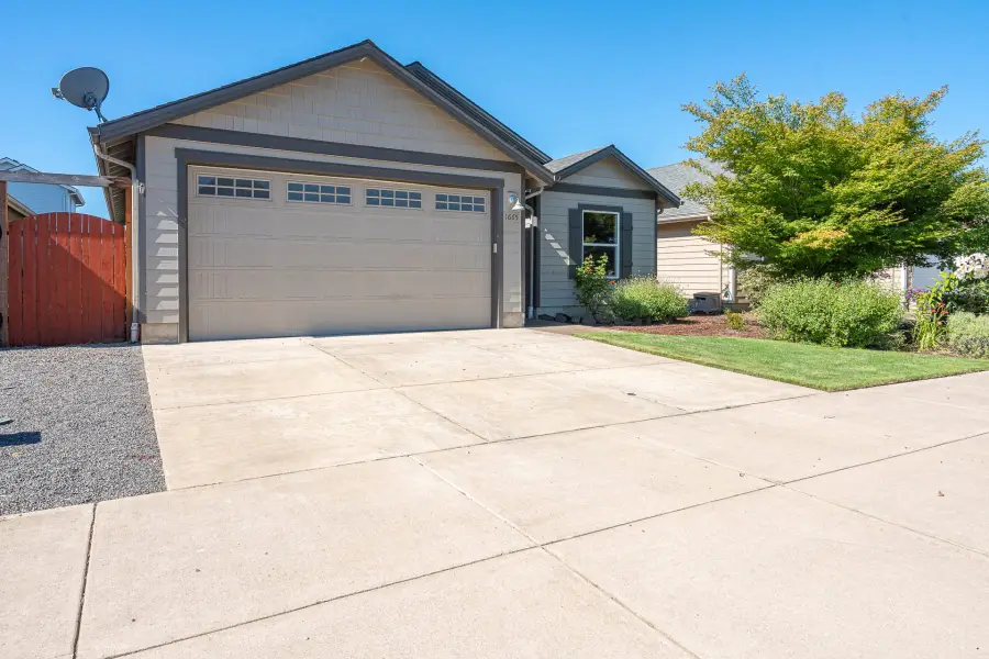 1665 SE Osoberry St, Dallas, OR 97338 - #3