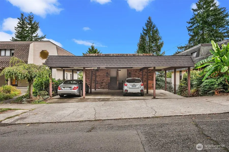 5220 21st Avenue Ne, Seattle, WA 98105 - Image #2