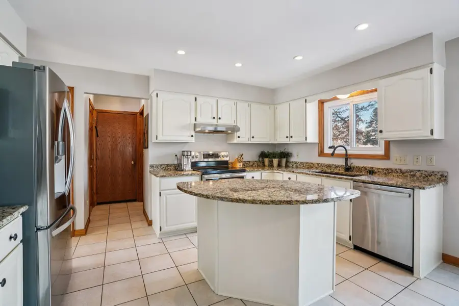 W336N5271 Wedgewood Dr, Merton Town, WI 53058 - Image #2