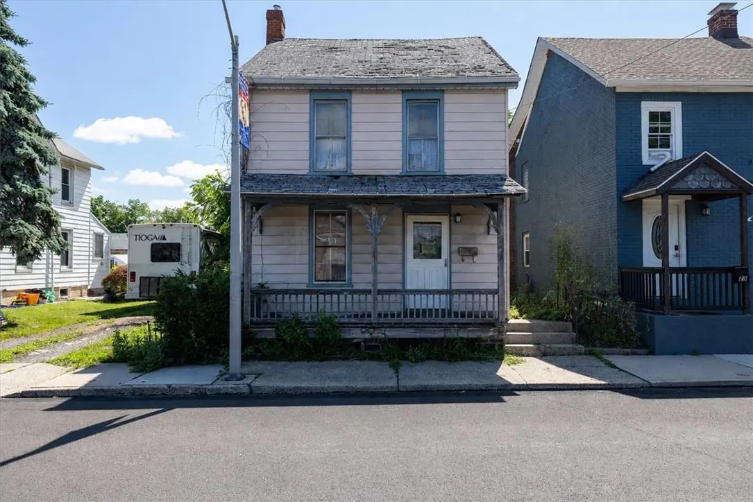 21 S 9th St, Quakertown, PA 18951 - #1