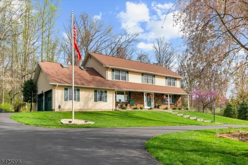6 Camila Dr, Pittstown, NJ 08867 - #1