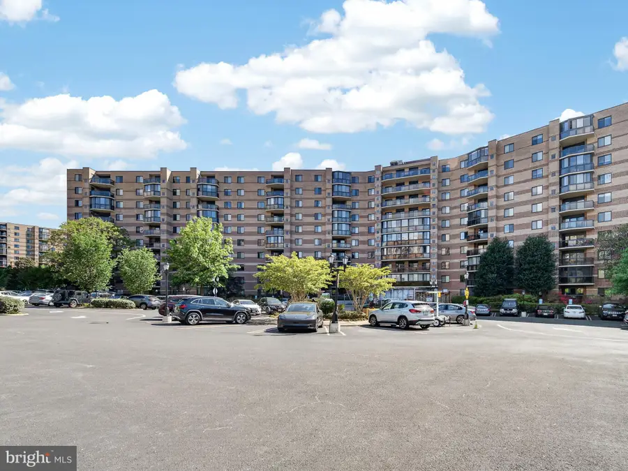 8360 Greensboro Dr #926, McLean, VA 22102 - #2