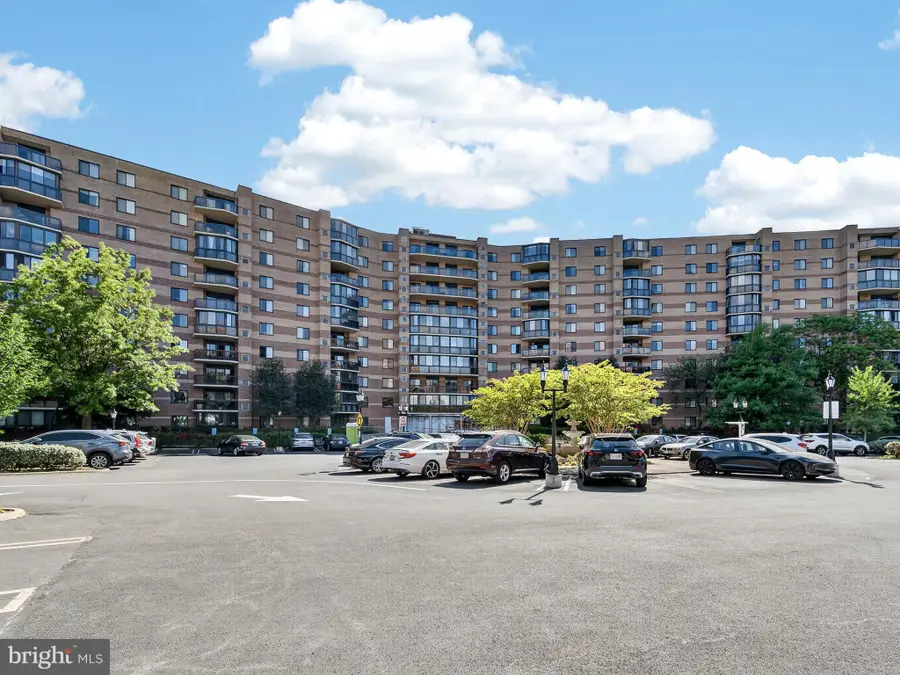 8360 Greensboro Dr #926, McLean, VA 22102 - #3