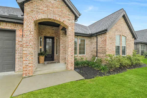 10015 Goliad Drive, Mont Belvieu, TX 77523