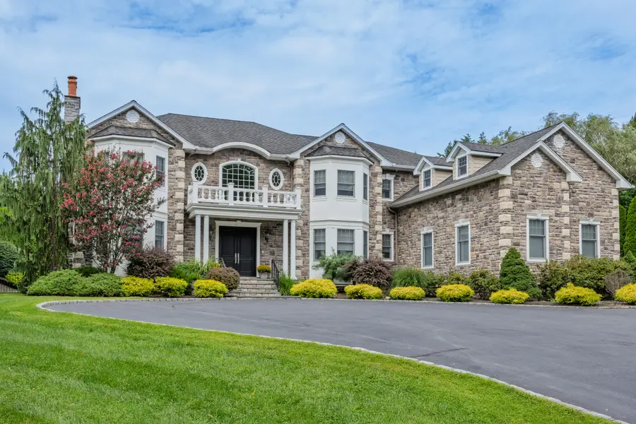 10 Meadow Glen Road, Fort Salonga, NY 11768 - #2