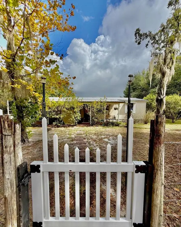 210 Lenore Avenue, Interlachen, FL 32148