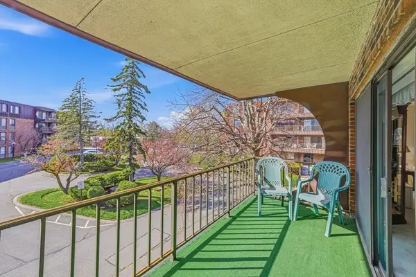 1002 Paradise Rd #3P, Swampscott, MA 01907