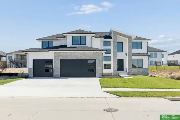 5427 N 213th Avenue, Elkhorn, NE 68022