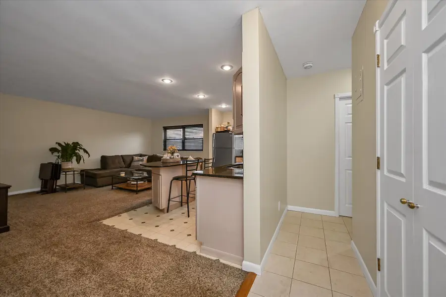 25 Elizabeth Street #2F, Farmingdale, NY 11735 - Image #2