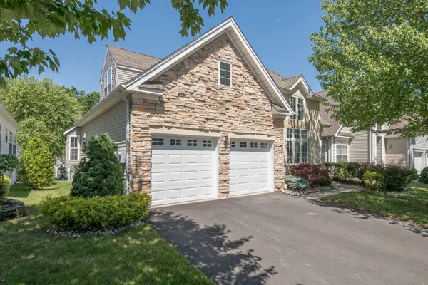 22 Hyacinth Court, Holmdel, NJ 07733
