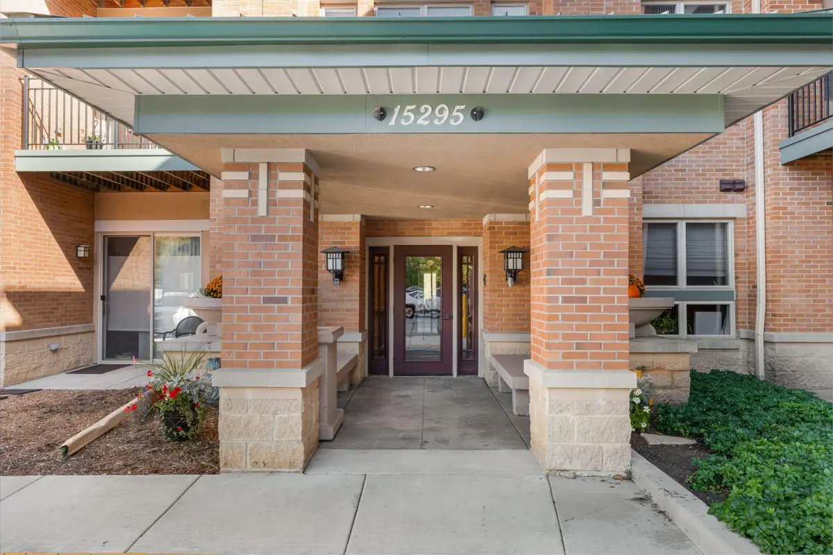 15295 W Library Ln, New Berlin, WI 53151 - #1