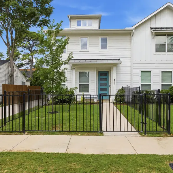 228 Sunset Lane, Fort Worth, TX 76114