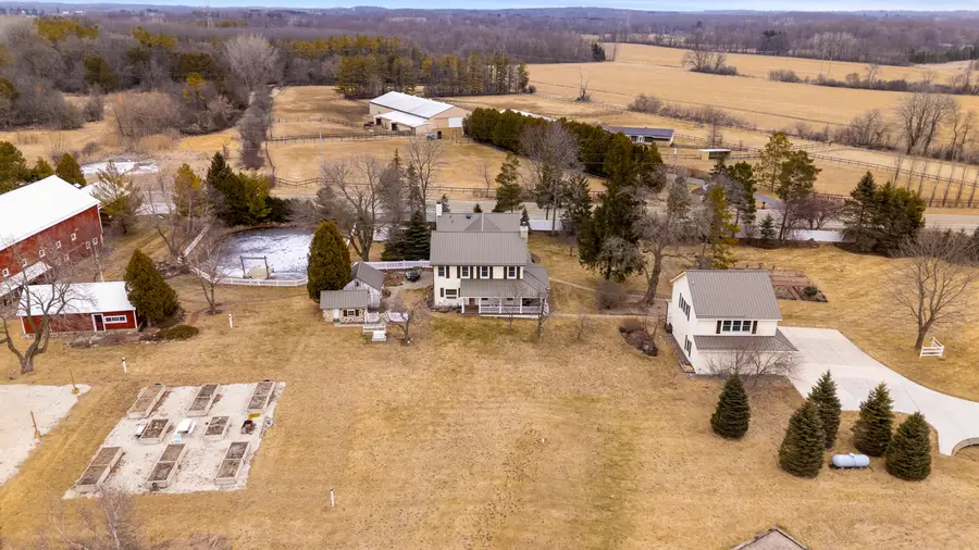 2237 Washington Ave, Cedarburg, WI 53012 - #2