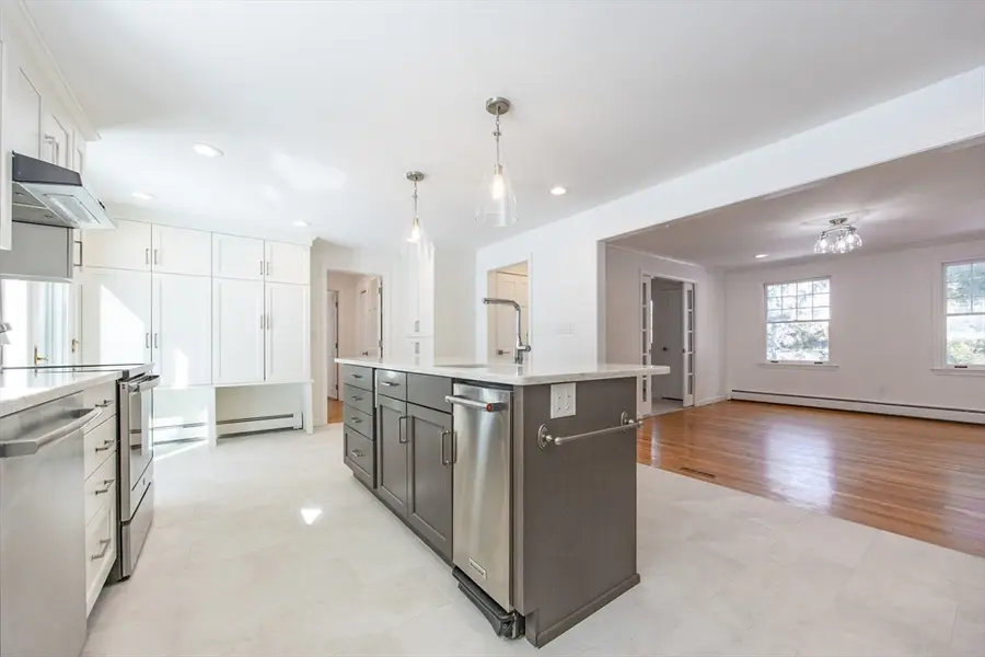 162 Mayfair Dr, Westwood, MA 02090 - #3