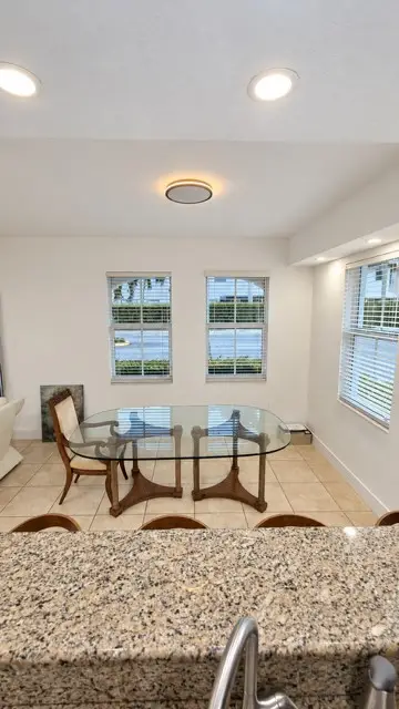 11401 NW 89th St #111, Doral, FL 33178