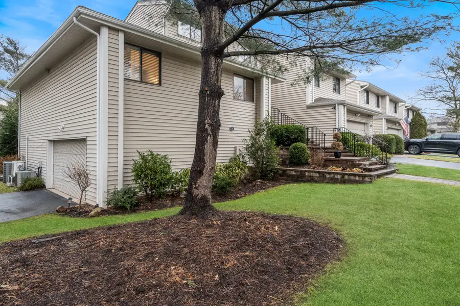 39 Chestnut Lane, Woodbury, NY 11797 - #3