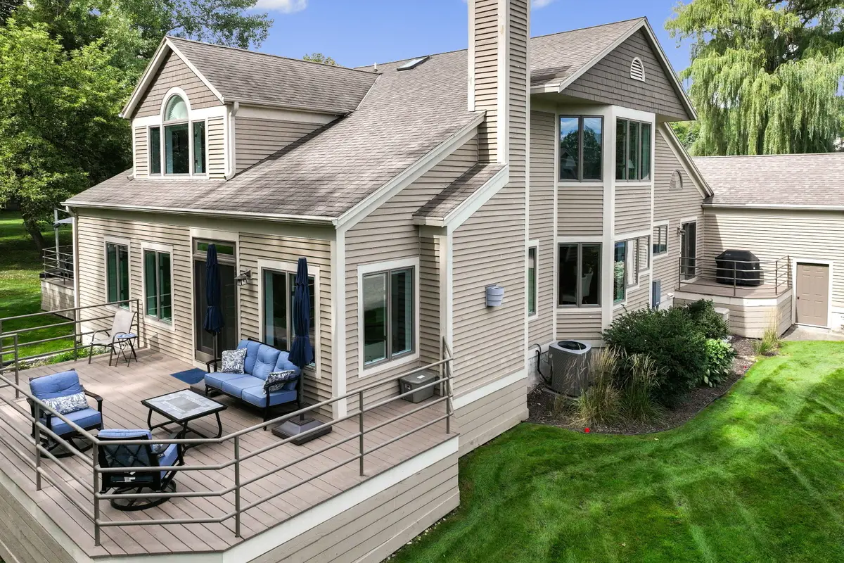 W304N2358 N Westwind Dr, Delafield, WI 53072 - #1