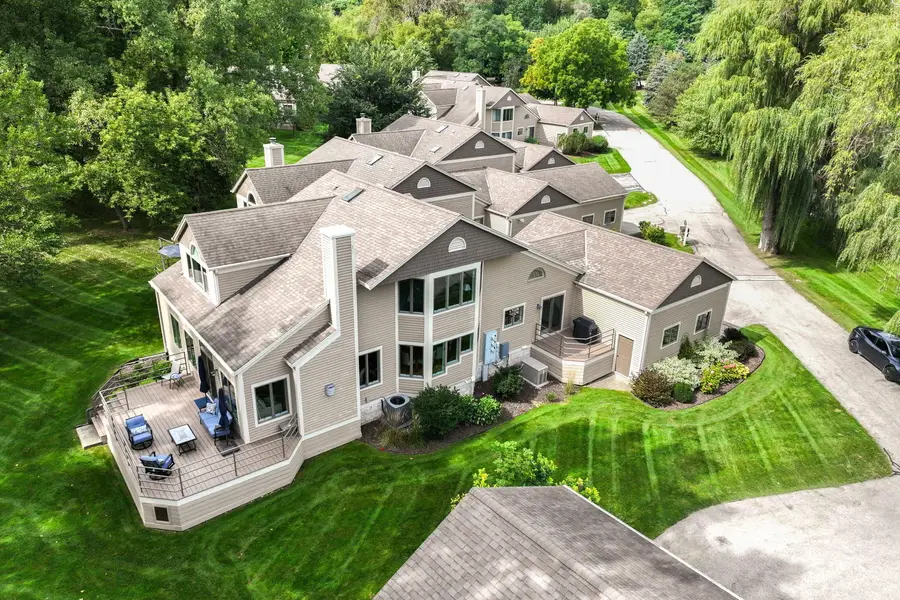 W304N2358 N Westwind Dr, Delafield, WI 53072 - #2