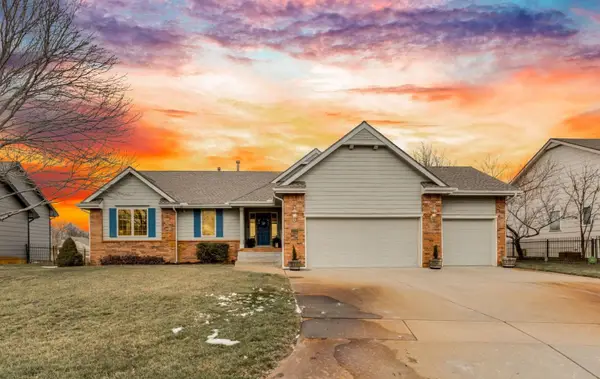 1020 W Cottonwood Dr, Valley Center, KS 67147