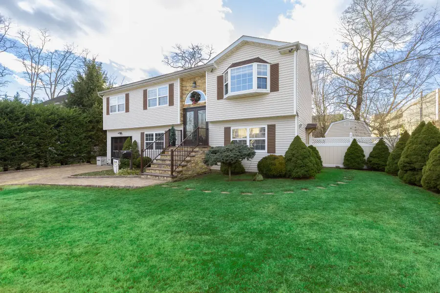 25 Fordham Place, Bay Shore, NY 11706 - Image #3