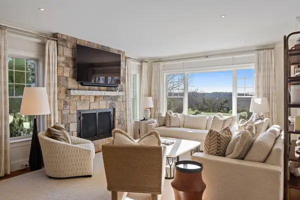 56 Crescent Rd #56, Needham, MA 02494