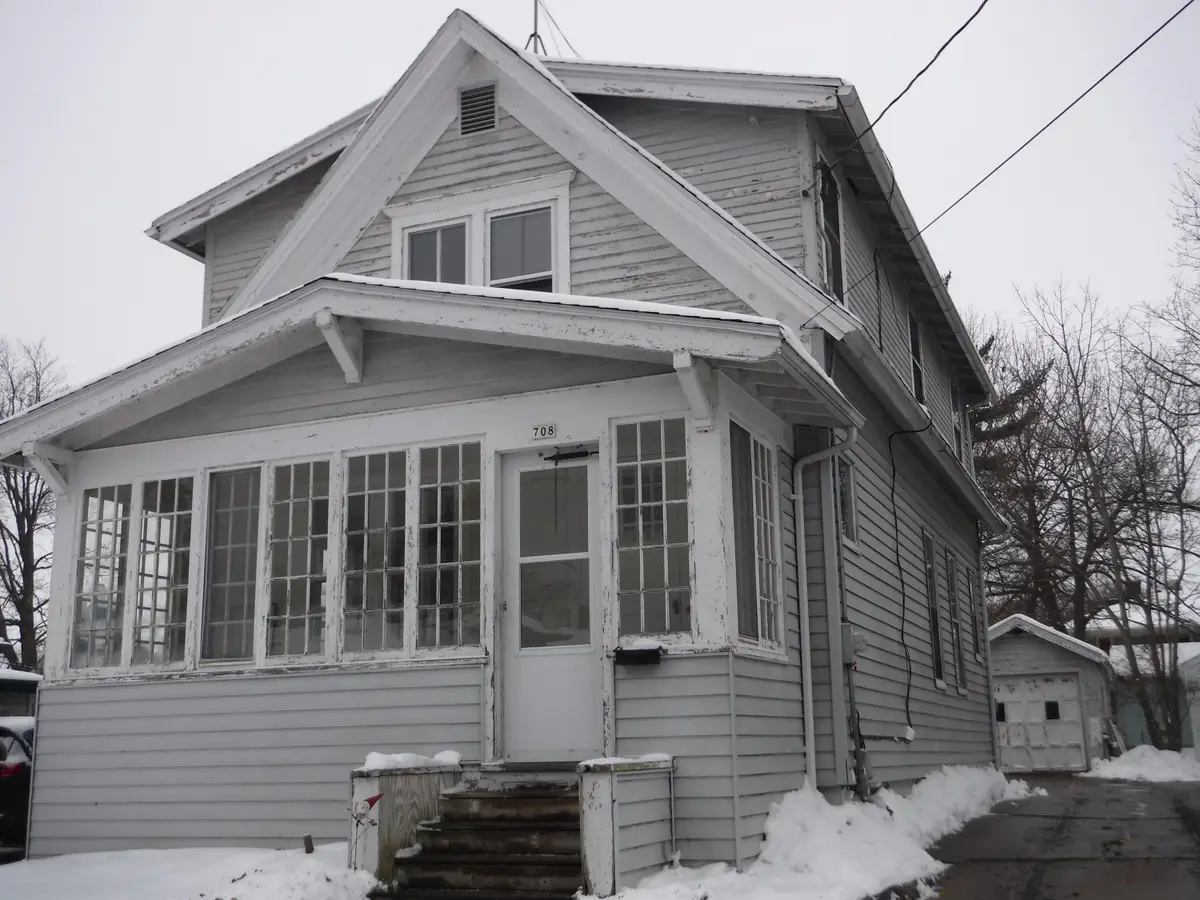 708 N 10th St, Manitowoc, WI 54220 - Image #1