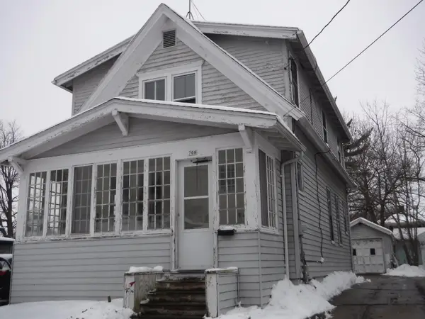 708 N 10th St, Manitowoc, WI 54220