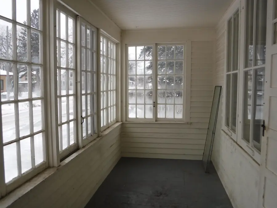 708 N 10th St, Manitowoc, WI 54220 - Image #2