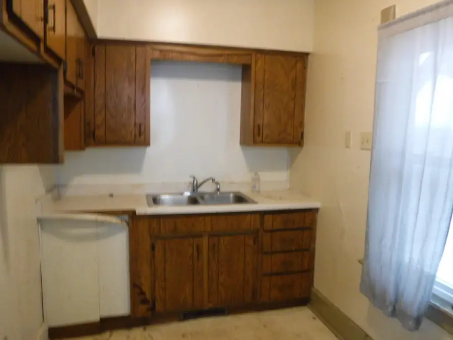 708 N 10th St, Manitowoc, WI 54220 - Image #3