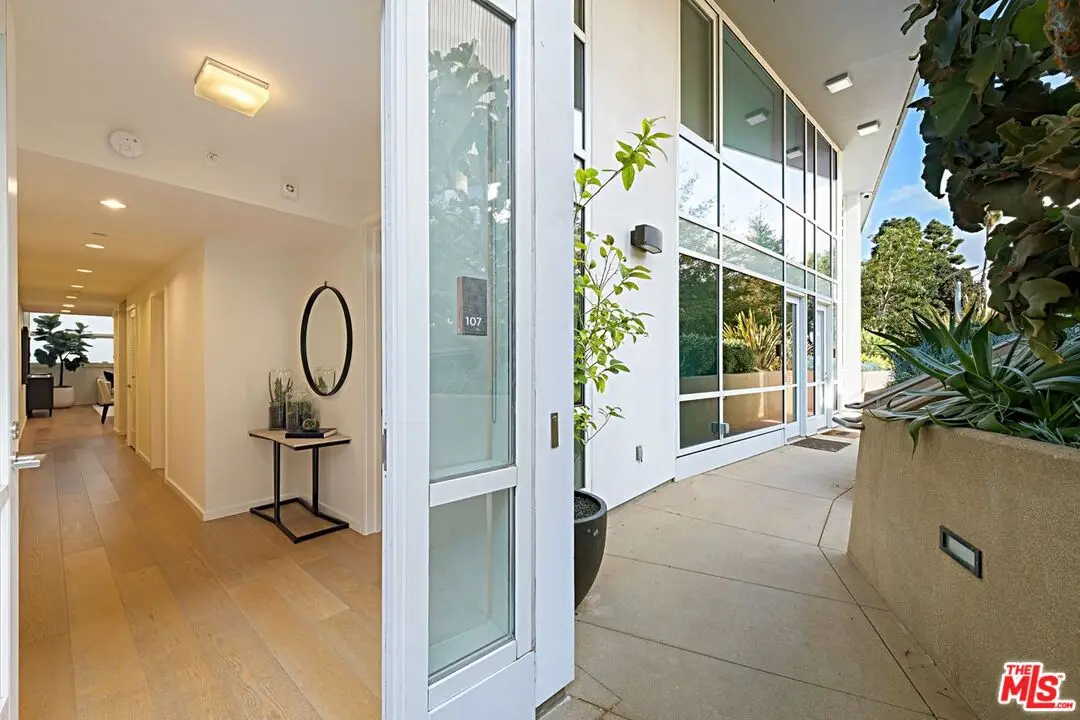 1705 Ocean Ave #107, Santa Monica, CA 90401 - Image #1