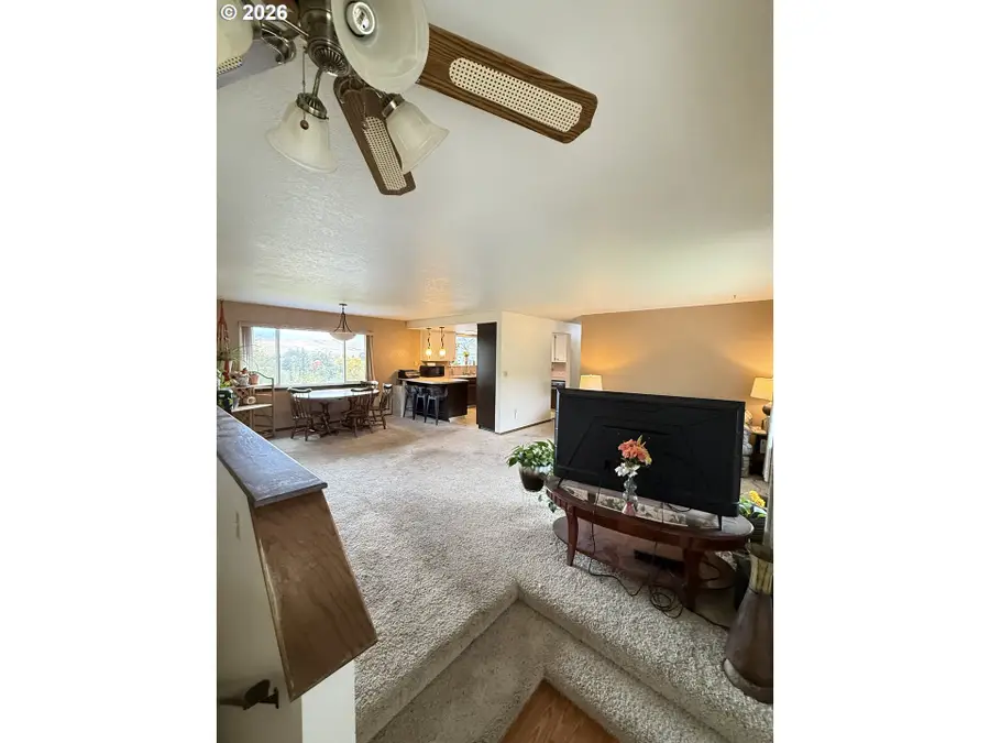 1814 SW 45th St, Pendleton, OR 97801 - #2